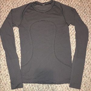 LULULEMON LONG SLEEVED SHIRT!!! Size 6